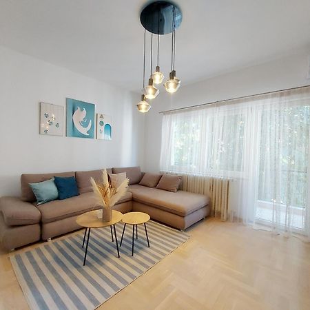 The Circle Apartment Skopje Buitenkant foto