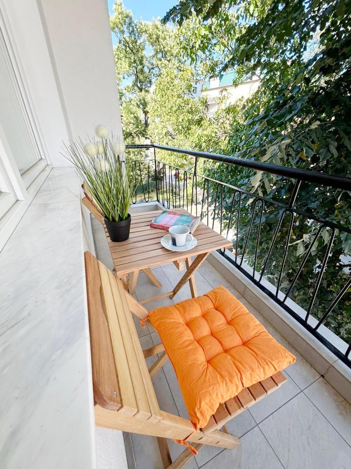 The Circle Apartment Skopje Buitenkant foto