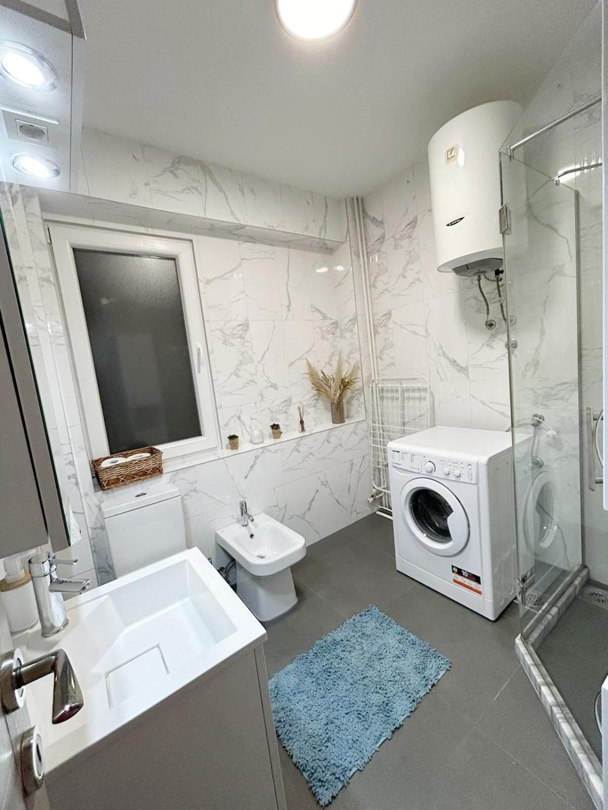 The Circle Apartment Skopje Buitenkant foto