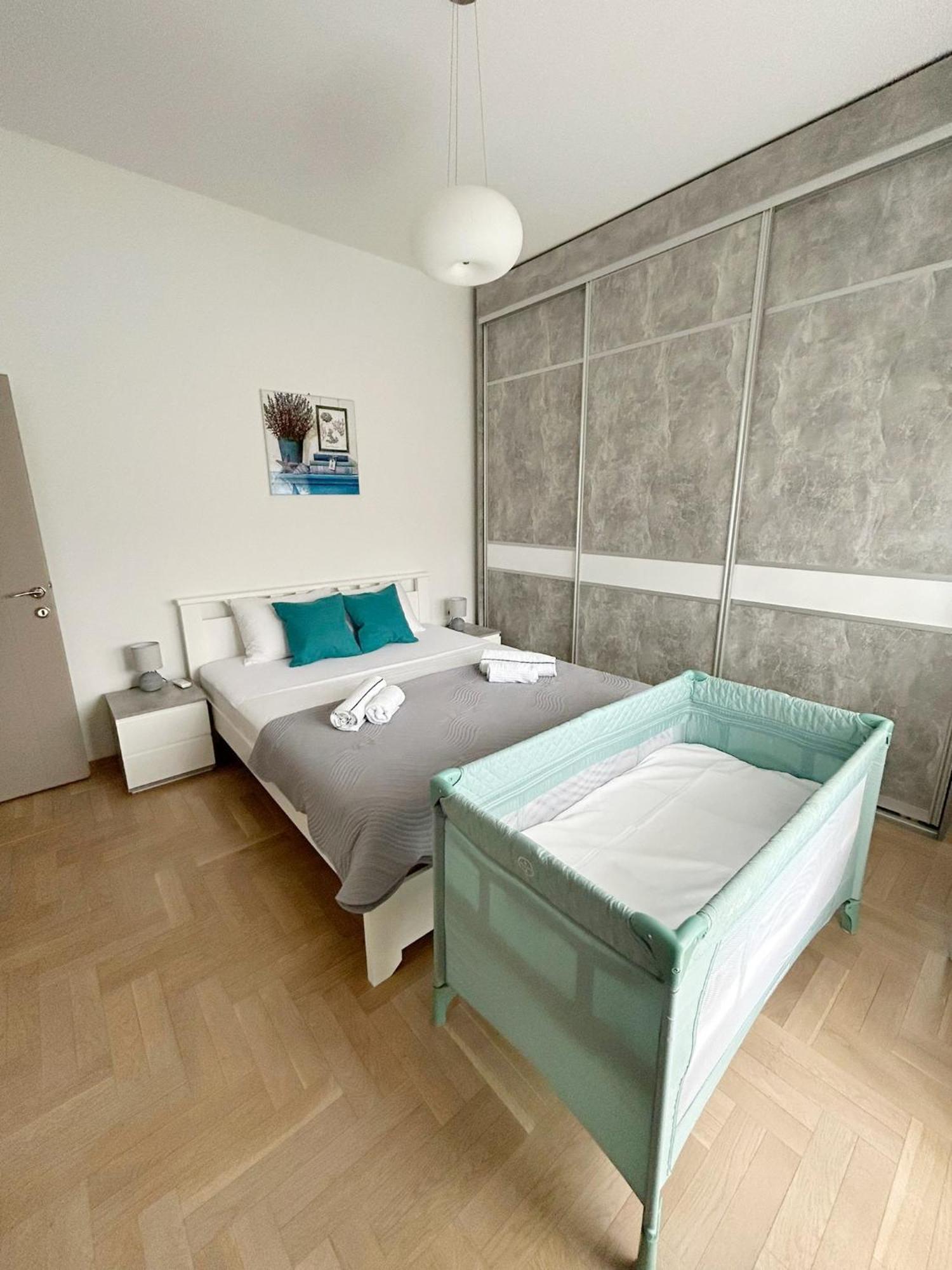 The Circle Apartment Skopje Buitenkant foto